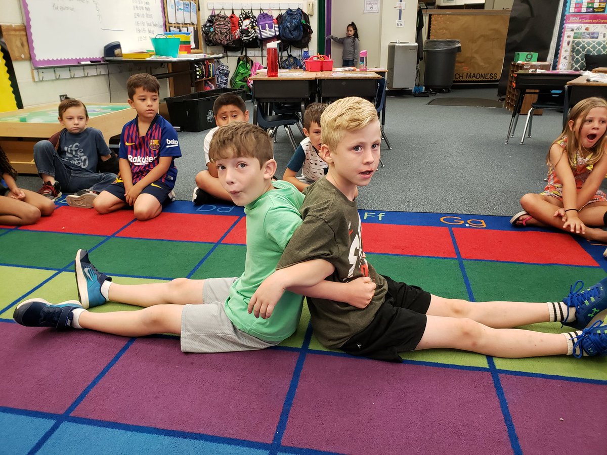 RobertsRascals's tweet photo. Up next, can these First Graders use eachother to stand up at the same time?
#FirstGradeOlympics #howiparticipate @participate @ParticipateLrng @hembybridge @AGHoulihan @jttopp https://t.co/KugqRfuhyO