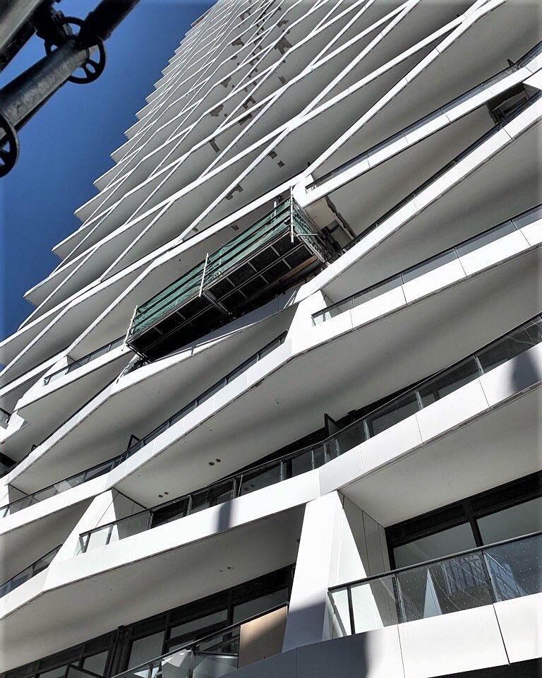 DonFryScaffold's tweet photo. Can you see the cantilevered scaffold? 👀
#dfs #coolthingswedo #scaffoldtoronto https://t.co/DIUtc6eIAM