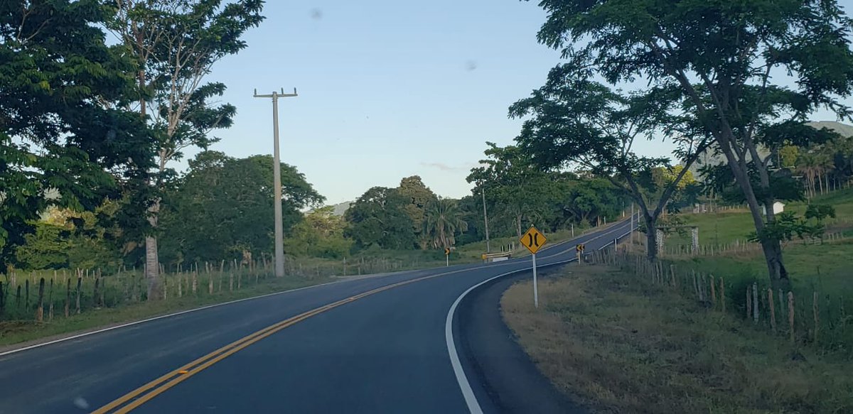 costa_rui's tweet photo. Olha como ficou o trecho de 26,8 km da BA-262 entre #Itajuípe e #Coaraci que vamos entregar amanhã! Sei que temos muitas estradas na Bahia para recuperar. Embora os recursos sejam limitados, o importante é continuar trabalhando e entregando! #correria #AquiÉTrabalho https://t.co/54VJqgPTTg