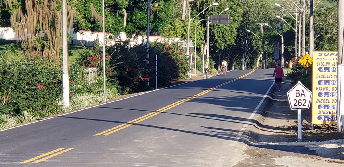 costa_rui's tweet photo. Olha como ficou o trecho de 26,8 km da BA-262 entre #Itajuípe e #Coaraci que vamos entregar amanhã! Sei que temos muitas estradas na Bahia para recuperar. Embora os recursos sejam limitados, o importante é continuar trabalhando e entregando! #correria #AquiÉTrabalho https://t.co/54VJqgPTTg