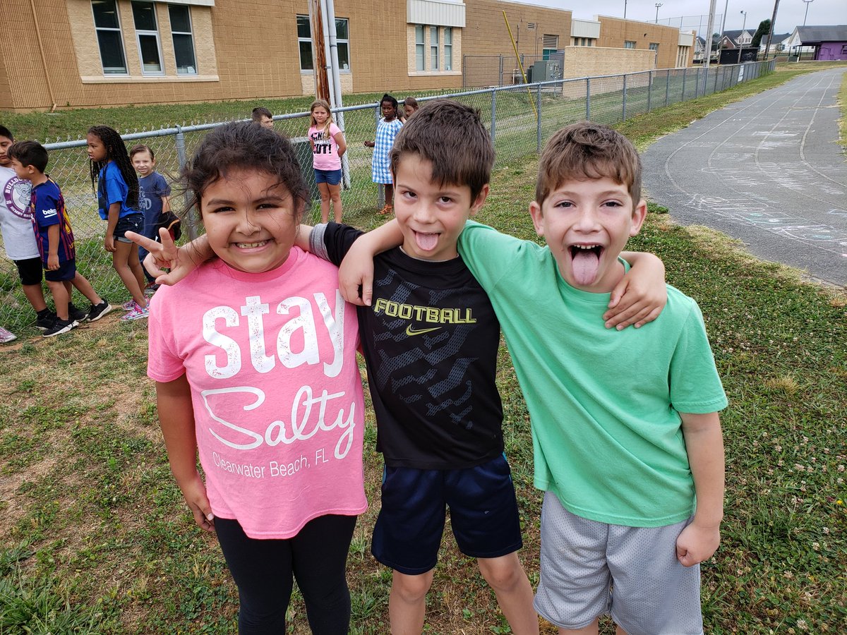 RobertsRascals's tweet photo. And we have winners! There was no stopping these shots from Monty, Maliha and Mason!
β½οΈπβ½οΈπβ½οΈ
#FirstGradeOlympics #howiparticipate @participate @ParticipateLrng @hembybridge @AGHoulihan @jttopp @Arsenal @MesutOzil1088 @Aubameyang7 @LacazetteAlex @HectorBellerin https://t.co/NApVYnimDC