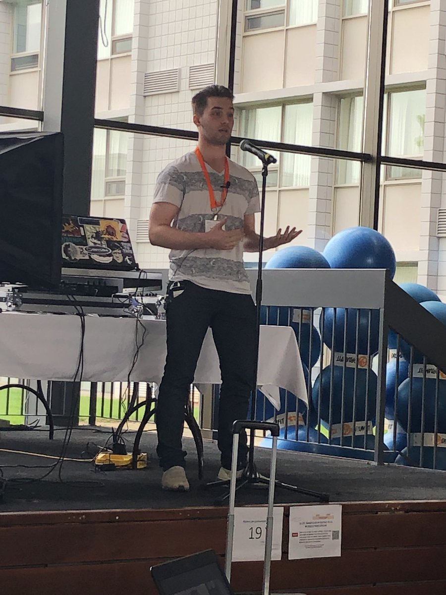 DialloSalioub's tweet image. Avec notre conférencier, Luke D élève en 12 à #GAGE, à l’ouverture de la #FOIREIP21
Il sollicite la généralisation de #AppEx dans les activités d’apprentissage dans nos écoles