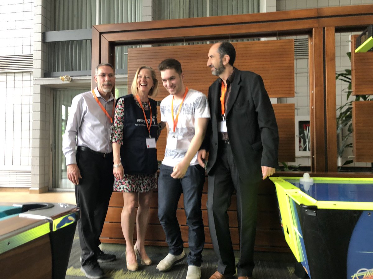 DialloSalioub's tweet image. Avec notre conférencier, Luke D élève en 12 à #GAGE, à l’ouverture de la #FOIREIP21
Il sollicite la généralisation de #AppEx dans les activités d’apprentissage dans nos écoles