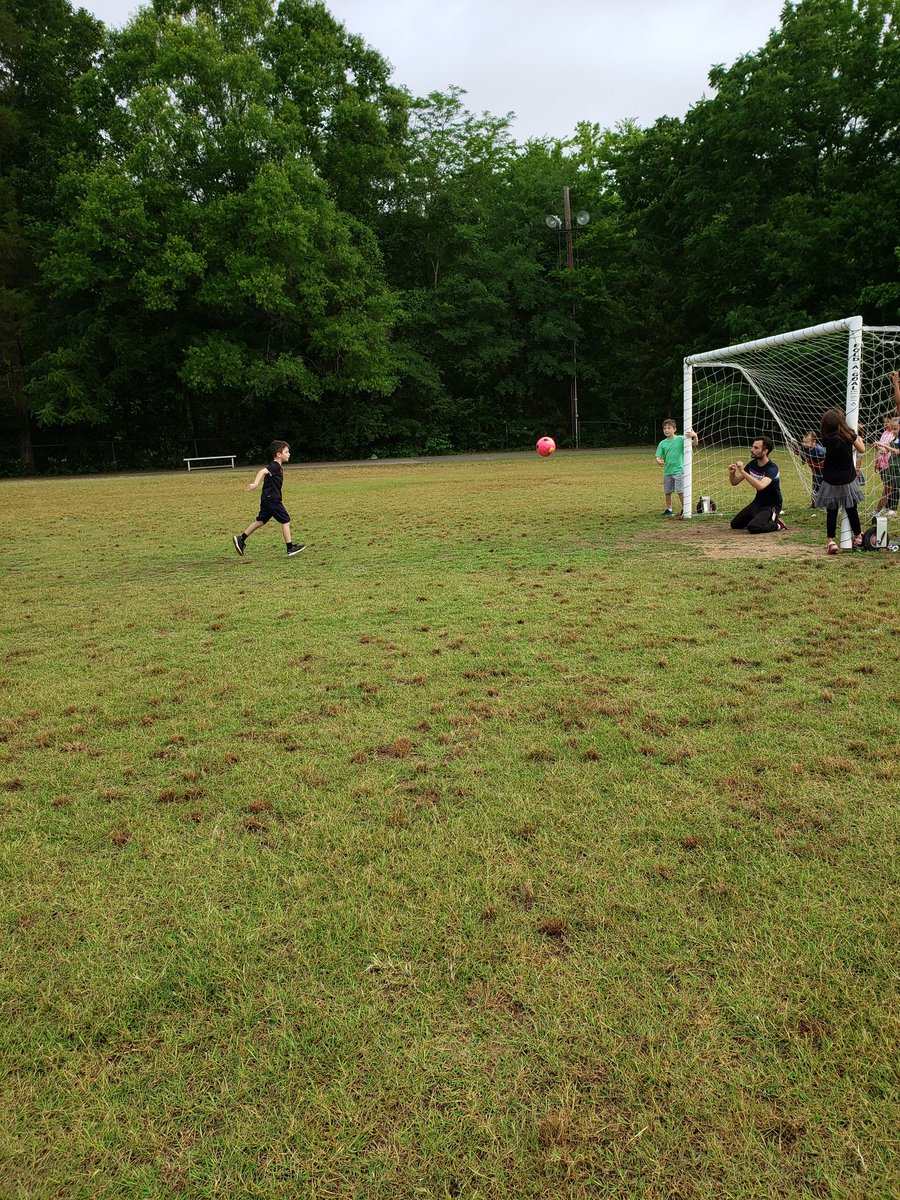 RobertsRascals's tweet photo. Our final sport of the morning session for the First Grade Olympics a penalty shootout, against me! 

⚽️🔜🥅

#FirstGradeOlympics #howiparticipate @participate @ParticipateLrng @hembybridge @AGHoulihan @jttopp @_thedailymile @thedailymileUSA @Arsenal https://t.co/yWGkRi9pxl