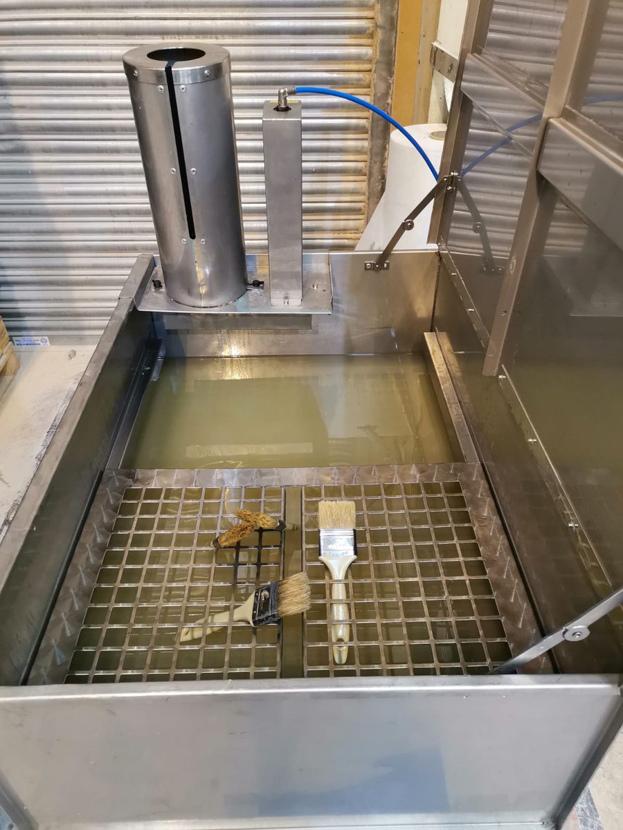 We have a brand new Safteykleen System in the warehouse for washing brushes and rollers!

This system provides a consistent and high quality clean every time, meaning our projects can run without a hitch.

#Safteykleen #AcornGlassfibre