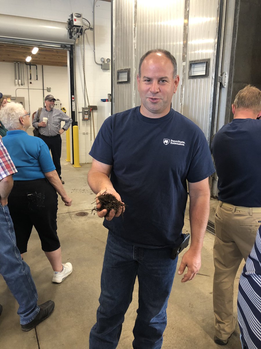 pa_agagents's tweet photo. @ADFrankenfield showing off some mushroom compost #agagents #mushroomgrowing #coopext @agsciences https://t.co/7EPGVBjTLr
