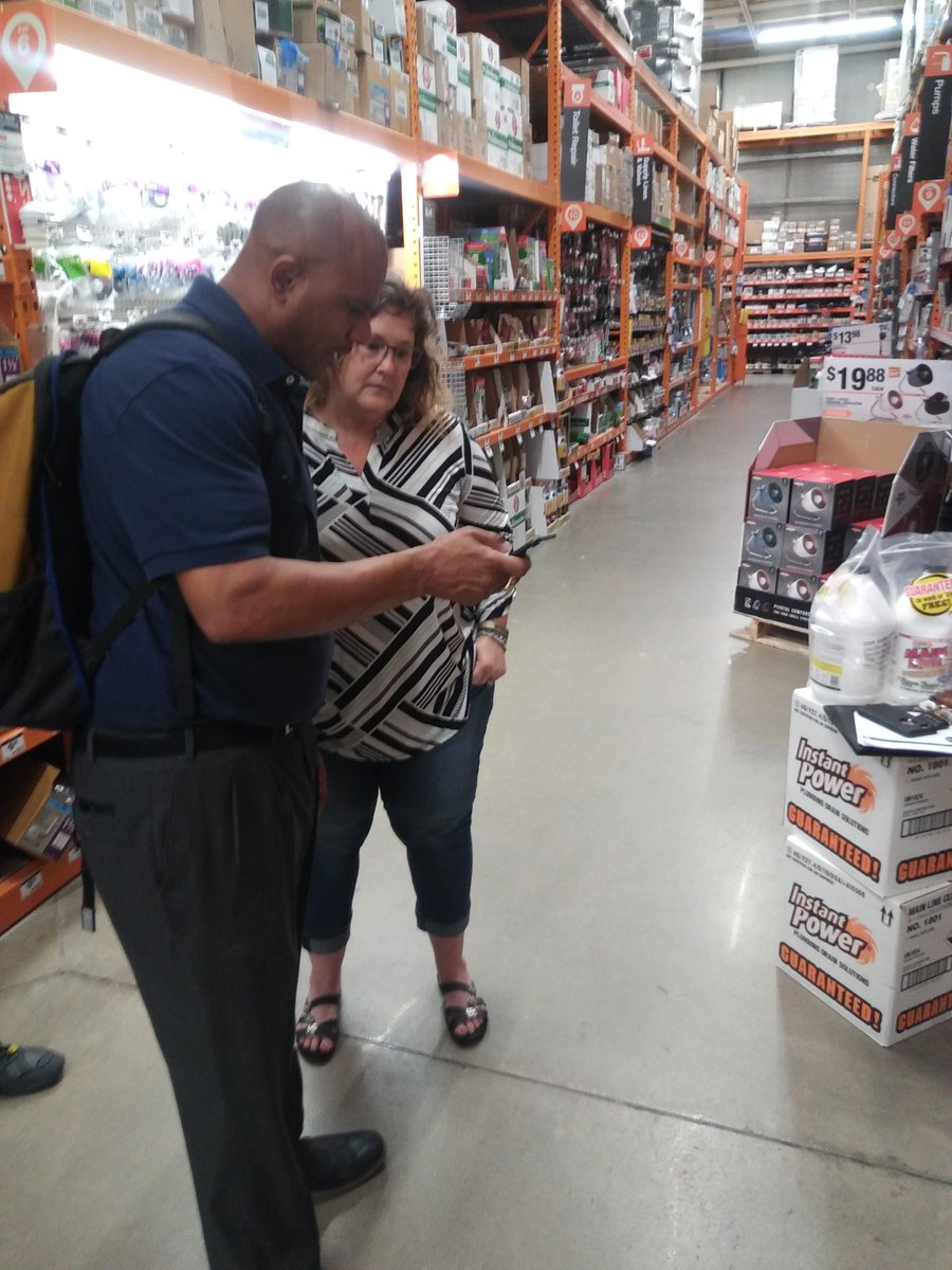 Reflections on the hill: DM Jimmy shared MMU knowledge with a Vendor Rep. Knowledge is power! Success starts with everyone. Great job! #oneteamonemission @AmberD___ <a href="/PruittKevin/">Kevin Pruitt</a> <a href="/BLambert1414/">BLamb</a> @StellickJ