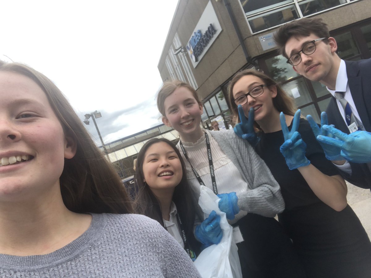 Great job at the community litter pick for World Environment Day ! Thanks Beatrice for organising it ! #litterpicking #environment #Bisaboss @WalesHigh @WalesSixth