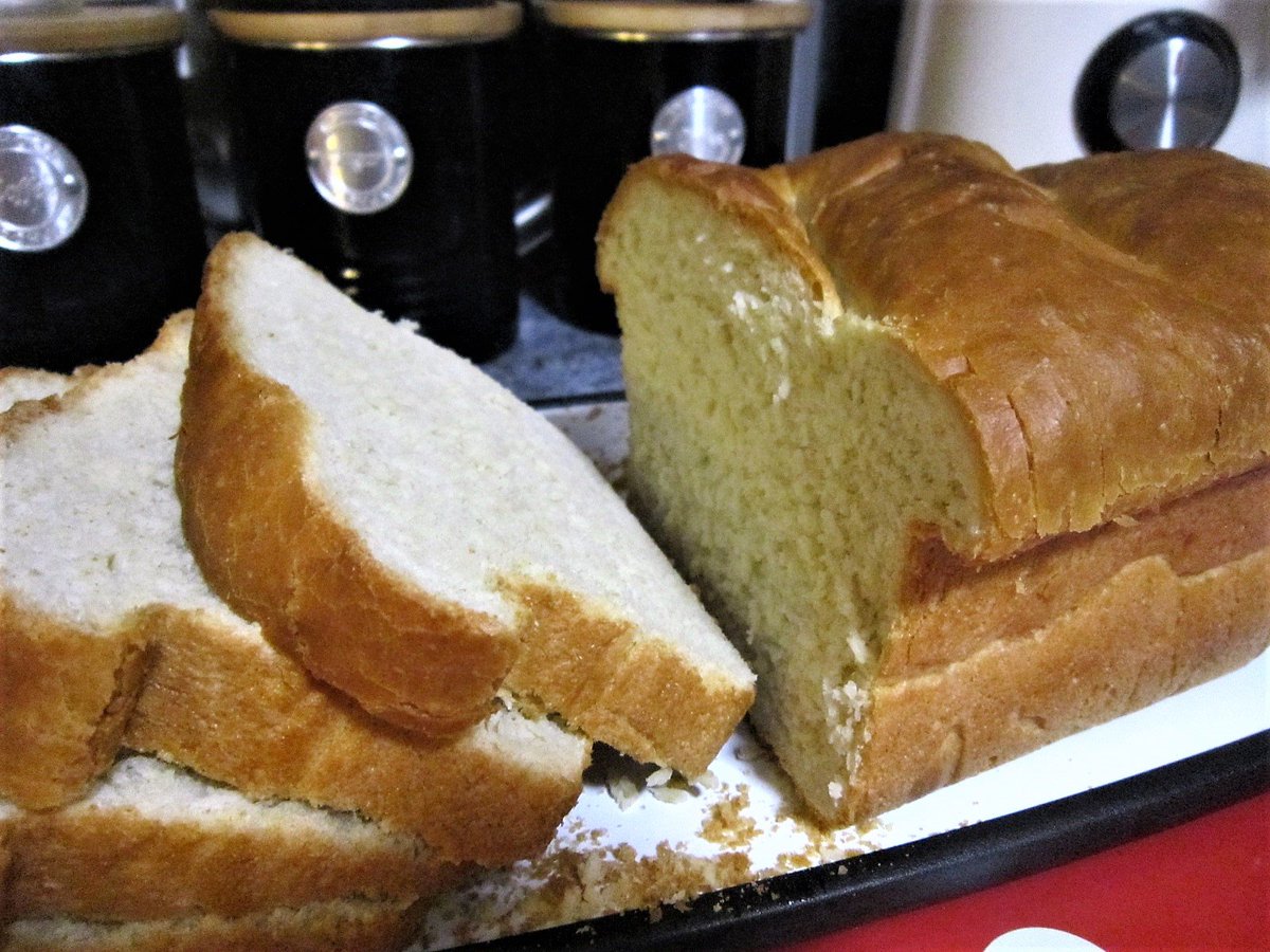 Online_Baking's tweet photo. BASIC WHITE SANDWICH LOAF
Simple recipe for anyone wanting to learn to make an easy white sandwich loaf.  Also includes important information for using yeast &amp; step-by-step-photos.  

Please re-tweet
Recipe:   https://t.co/b17m9hblyc
#bread #loaf #basicbread #easybread #loaf https://t.co/MAb6i6bmkA