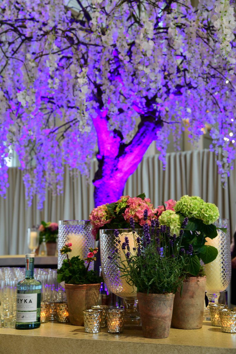 EventSolutionUK's tweet image. #TBT (to last Thursday in fact) and this incredible #AwardsDinner @HRP_Events #BanquettingHouse, complete with bespoke faux tree bar centre!