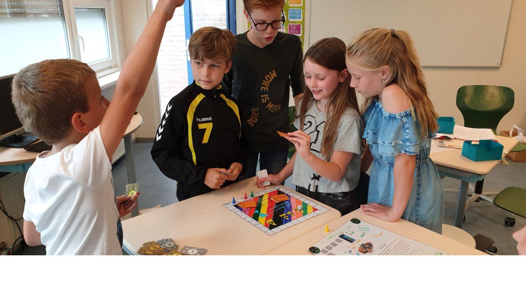 Leerlingen Jan Ligthartschool intruduceren 'afvalganzenbord' WOUDENBERG Uitgedaagd door de kinderburgemeester hebben de ","serif"">kinderen van de plusklas van de Jan Ligthartschool in Woudenberg allerlei... twib.in/l/dgMBMK9LbExb