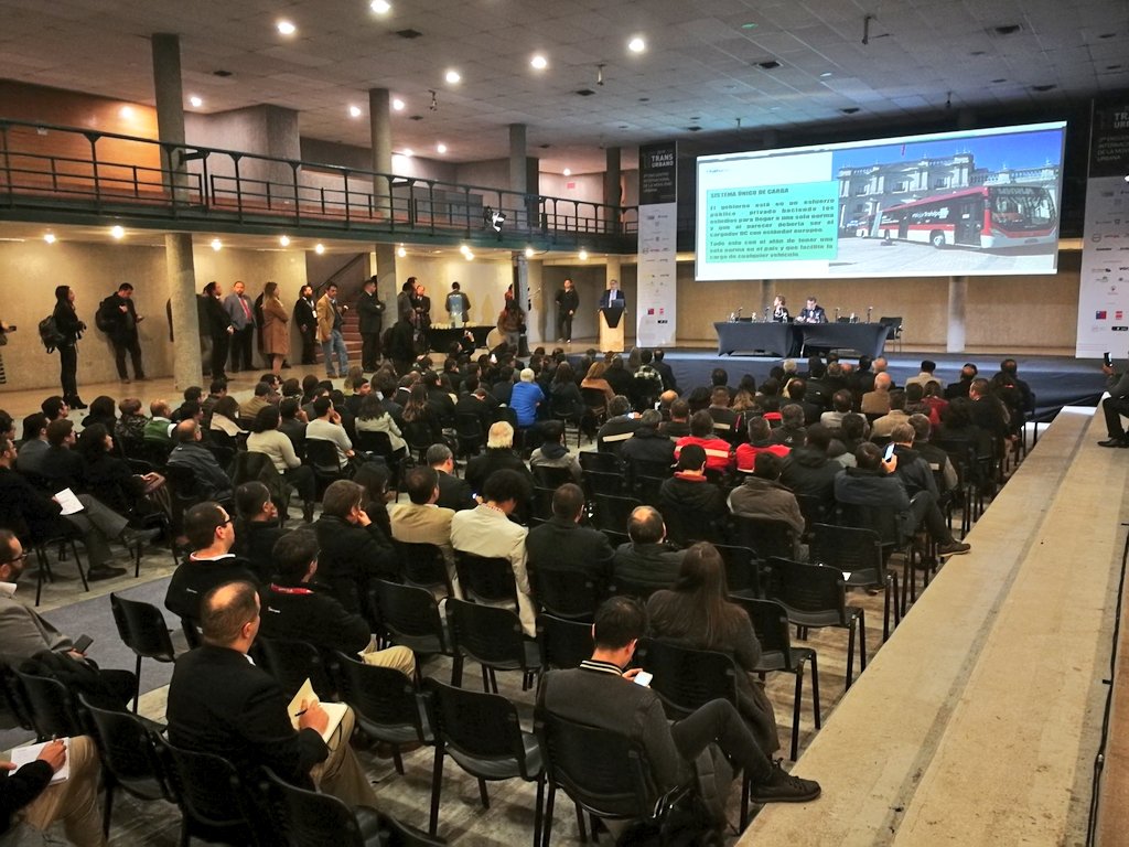 SeSantiagoCL's tweet photo. Ya estamos comenzando la 1era jornada de @Transurbano_ donde se promocionan distintas alternativas de movilidad sustentable en la ciudad. Nuestros emprendedores ya están listos. ¡Ven a conocerlos! Entrada gratuita. 😎🚆🚲🛴🛹 #RMdeTodos #smartcities https://t.co/Qh1DB1oGvQ