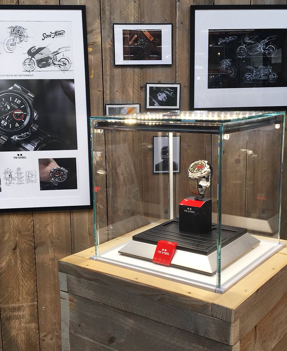 twsteel's tweet photo. The 'Oil in the Blood' watch on display at this year's edition of BikeShed London! Missed out? No worries, there are still some limited pieces available on https://t.co/myyPKyOkpe. Good times rolling!
#SonOfTime #watch #oilintheblood #goodtimesrolling #bikeshed https://t.co/HDbZlAg6rr
