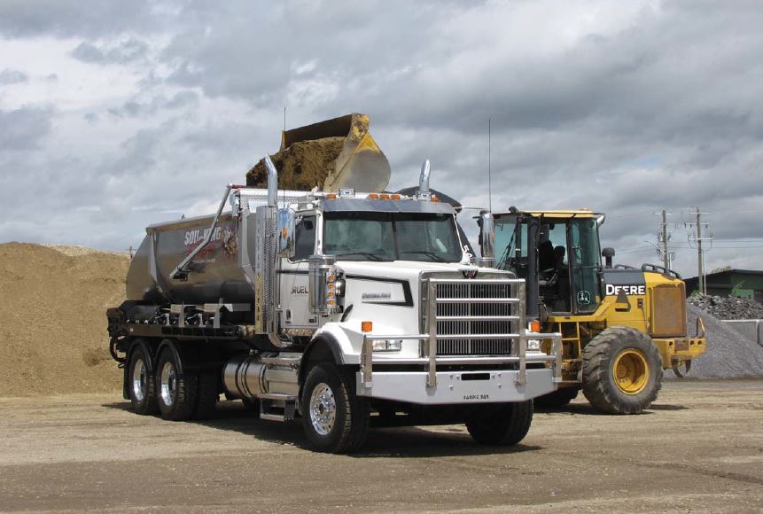 WstrnStarTrucks's tweet photo. Meet this #4900SF-- powered by a 600HP  #DD16, 18 speed manual, Meritor 16k front and 46k rears. This beast gets things done around the job site! Thanks to #StarGazer Rene at Western Star Trucks North in Edmonton for sharing these photos with us. https://t.co/Z4PXFr7utD