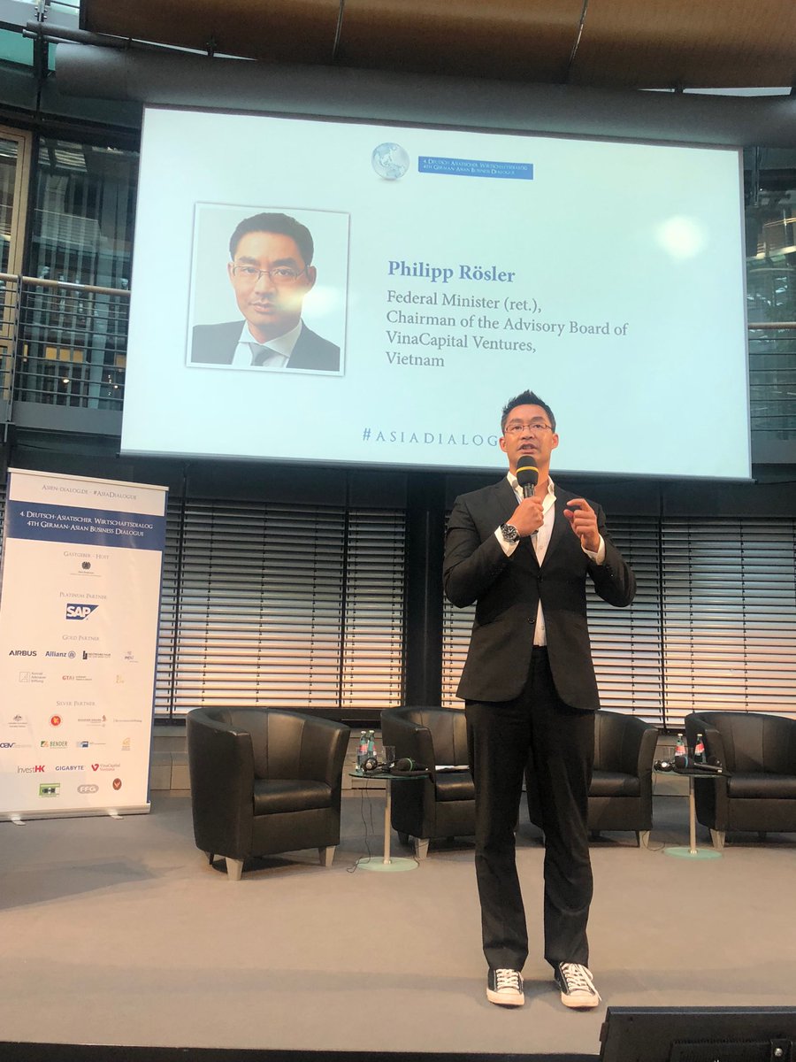 MarkHauptmann's tweet photo. @philipproesler spricht auf dem 4. Deutsch-Asiatischen Wirtschaftsdialog. Er ist ein wahrer Brückenbauer zwischen Politik und Wirtschaft sowie Deutschland und Asien! #asiadialogue https://t.co/rU7tsQ9mND