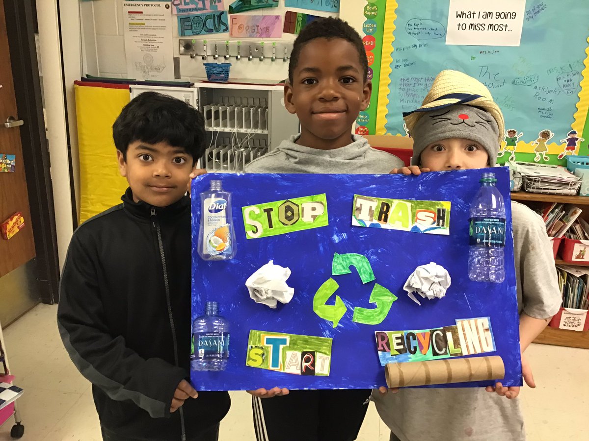 MrsGellyTSD's tweet photo. This @GlobalGoalsUN group made a sign out of recycled items to remind others to recycle and not throw items in the trash! We need to make a difference for our world! They hung it up in our cafeteria for all to see! #hillthinkers #globalgoals https://t.co/Cs0cQ3ShIQ