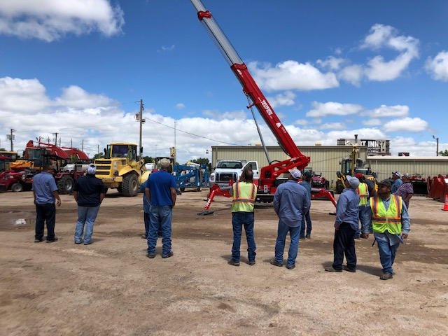 Teupen_NA's tweet photo. The LEO92SJ plus Road Tour has hit Odessa, TX! Thanks for everything Cisco Equipment ! Great opportunity to show off the brand new Teupen and meet Teupen CEO, Martin Borutta! #TeupenIt #LEOseries #demo https://t.co/2siaa99Kqu