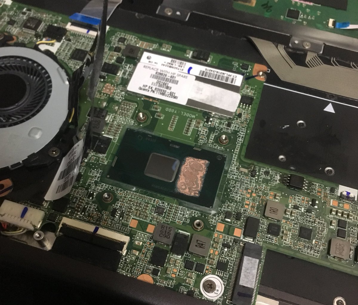 Pc修理廃人 新品ジャンクhp またもやcpu短絡 毎回毎回で嫌になってきたので何となくチップセット側を研磨してみた これだけ細かい配線が大量にされていれば壊れやすいのも当たり前に感じる リューターの振動で基板が壊れてないといいけど