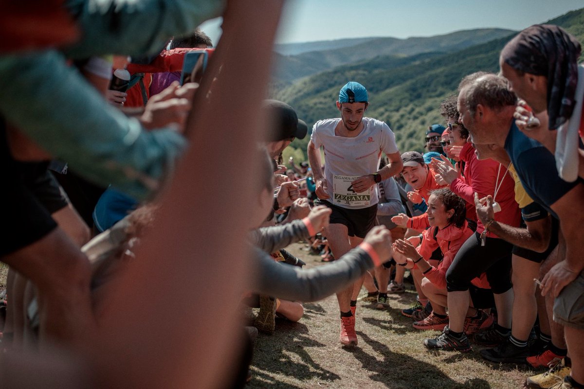 Ritmos de <a href="/kilianj/">kilian jornet</a> en <a href="/ZegamaAizkorri/">Zegama Aizkorri</a> 2019
● 4,8km 5:15  desnivel apox +464 
● 7km 3:26  +20 -130
● 10,4km 4:49  +182 -82
● 16,4km 7:13  +503 -133
● 19,7km 4:04  +307 -149
● 25,1km 8:34 +577 -431
● 29,1km 5:26 +36 -55
● 34,9km 5:21 +263 -510
● 42,3km 3:46  +43 -570
