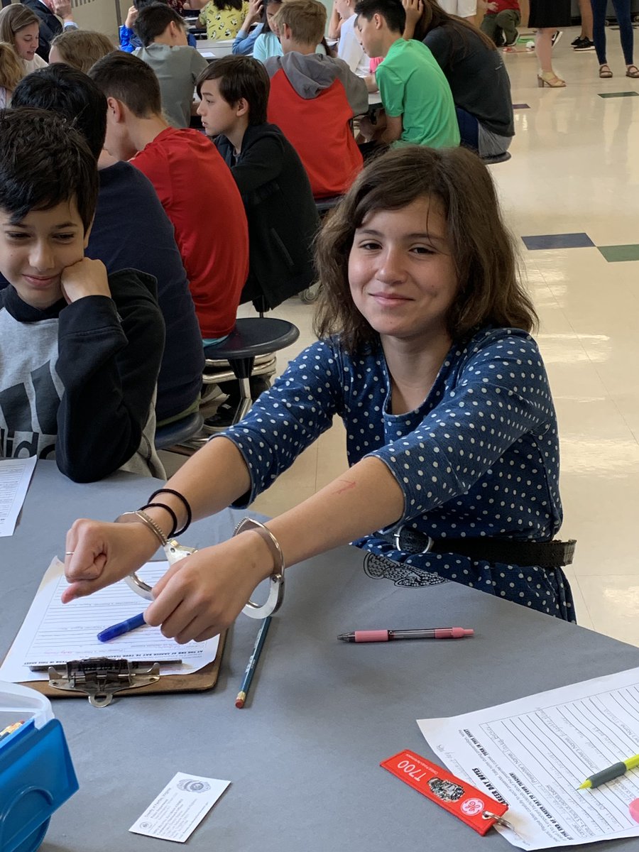 CounselorOES's tweet photo. So excited at how AMAZING our Career Fair is going @Oakton_ES @SSchnaue @FCPSRegion1 @FCPS_SCS  #makeschoolcounselingvisible #weloveourjob #ourparentcommunityisAMAZING #preparingourstudentsforthefuture https://t.co/UWIinUBVMK