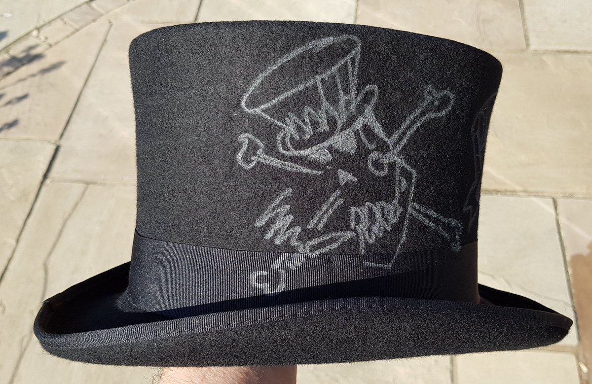 Protect_Wldlife's tweet photo. ROCK MEMORABILIA AUCTION TO HELP #ELEPHANTS 🎵 🐘❤️

Very Rare Signed Top Hat Kindly Donated By Guns N' Roses Legend Slash To Help Raise Funds For The @ThulaWildlife Land Expansion Project For Elephant Habitat.      

Please #BeKindToElephants &amp; bid today https://t.co/yUcQaS4XTN https://t.co/SqiOnVFcMO
