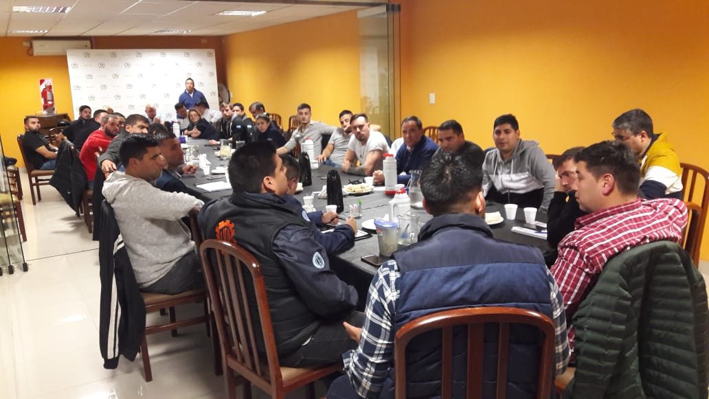 JeronimoCOK's tweet photo. Nos reunimos la @JuvSindicalNac y debatimos sobre la actualidad del país, definimos grupos de trabajo y coincidimos en seguimos consolidando este espacio, donde invitamos a que se sumen todos los compañeros https://t.co/WfeBVJGnfb