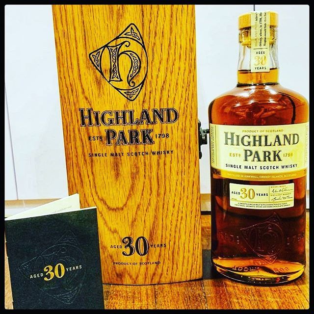 Released in the beginning of 2013 this 30 year old is the second oldest core expression in the @highlandparkus range.
⚜️
There mice are sitting and bragging:
Mouse 1: I can drink a whole glass of  Whisky
Mouse 2: I can drink the whole bottle of Whisky
Mo… bit.ly/2WqcI1f
