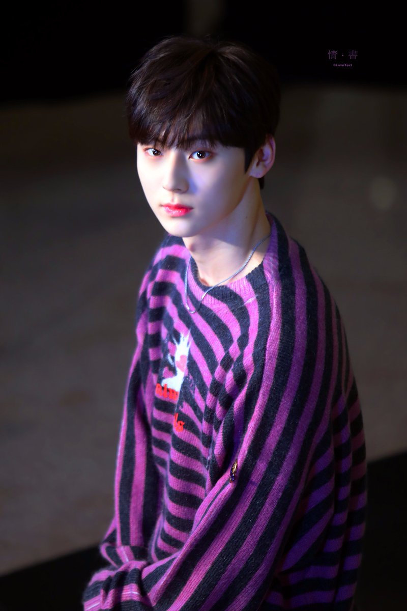 LoveTextMH0809's tweet photo. [HD] 190605 MONCLER in HK
👉👈🥰
#황민현 #민현 #Minhyun https://t.co/c5SGIANIdd