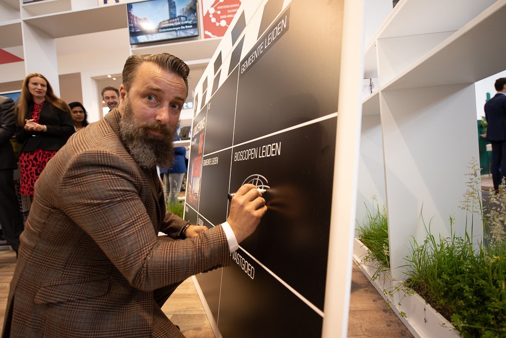 sustayNL's tweet photo. Leuk: @gielvanwijk, Govert van @bioscopenleiden en Oresti van @OZarchitecten op de @PROVADAre in actie voor #DeGeuskomtnaarLeiden ! 🤟🏻 https://t.co/FvvqfEGqMW