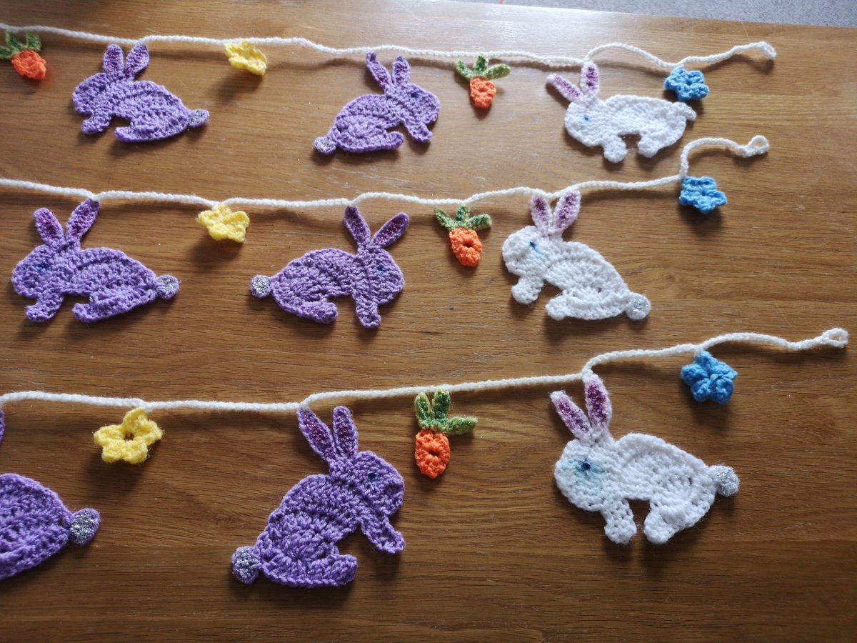 ECraftss's tweet photo. Love doing bunting definitely think it looks pretty up on the walls #crochet #crochettweet #bunting #wool https://t.co/7vyYoDtTYa
