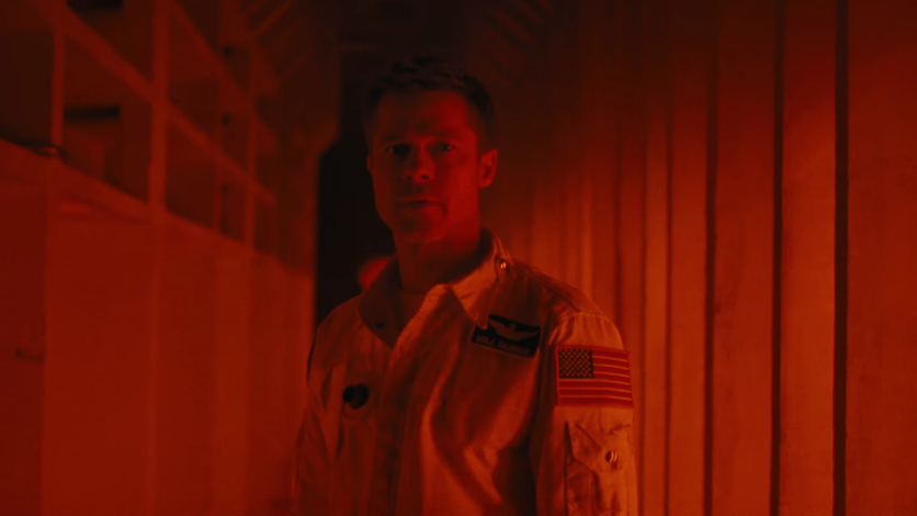 empire_italia's tweet photo. #AdAstra - #BradPitt immerso nello spazio nel primo trailer. @20thFoxItalia https://t.co/H1K0xYSHFA https://t.co/hlNfXrDHEJ