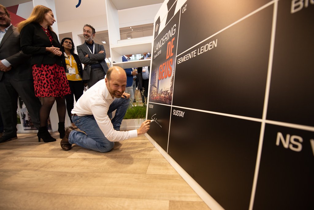 sustayNL's tweet photo. Leuk: @gielvanwijk, Govert van @bioscopenleiden en Oresti van @OZarchitecten op de @PROVADAre in actie voor #DeGeuskomtnaarLeiden ! 🤟🏻 https://t.co/FvvqfEGqMW