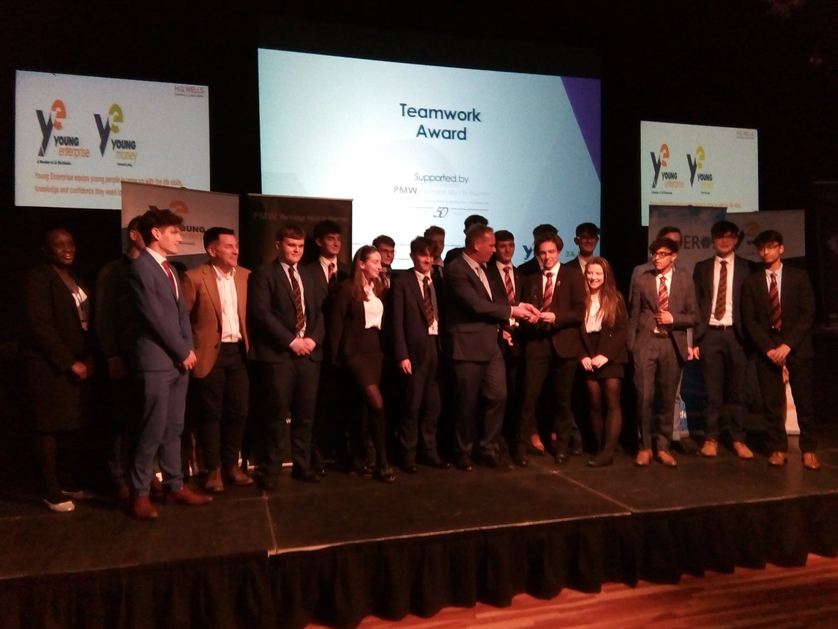 Best teamwork &amp; customer service award winners !!! <a href="/harbourpebbles/">Harbour</a> #yefinals <a href="/sewateruk/">South East Water</a> @MyCareersOption <a href="/youngenterprise/">Young Enterprise</a> <a href="/TWGSB/">TWGSB</a>