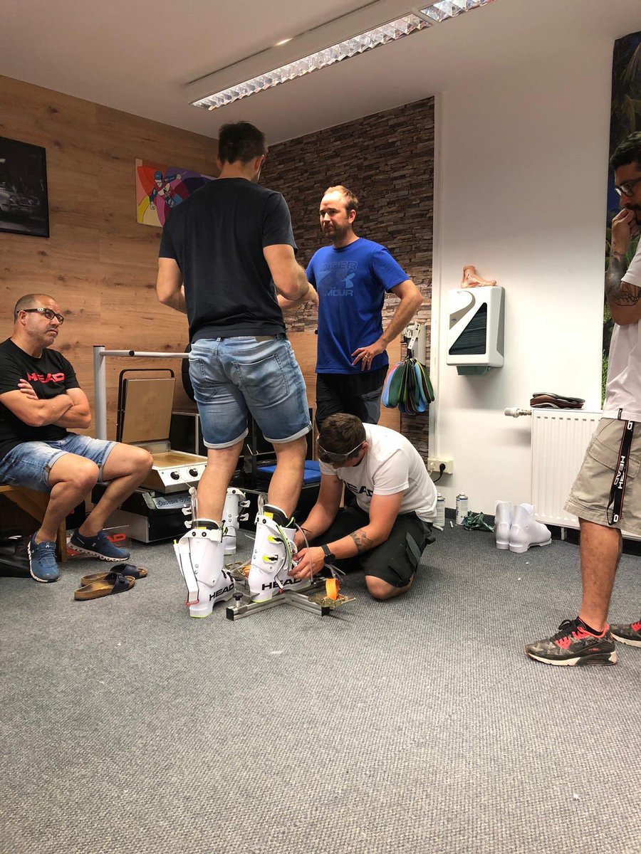 AdriTheaux's tweet photo. Thanks guys for the great job!!!
Ready to start the preparation.
#headrebels 
#dpforever 💫
📷: @vic_schuller https://t.co/CkQ3RlpPx7