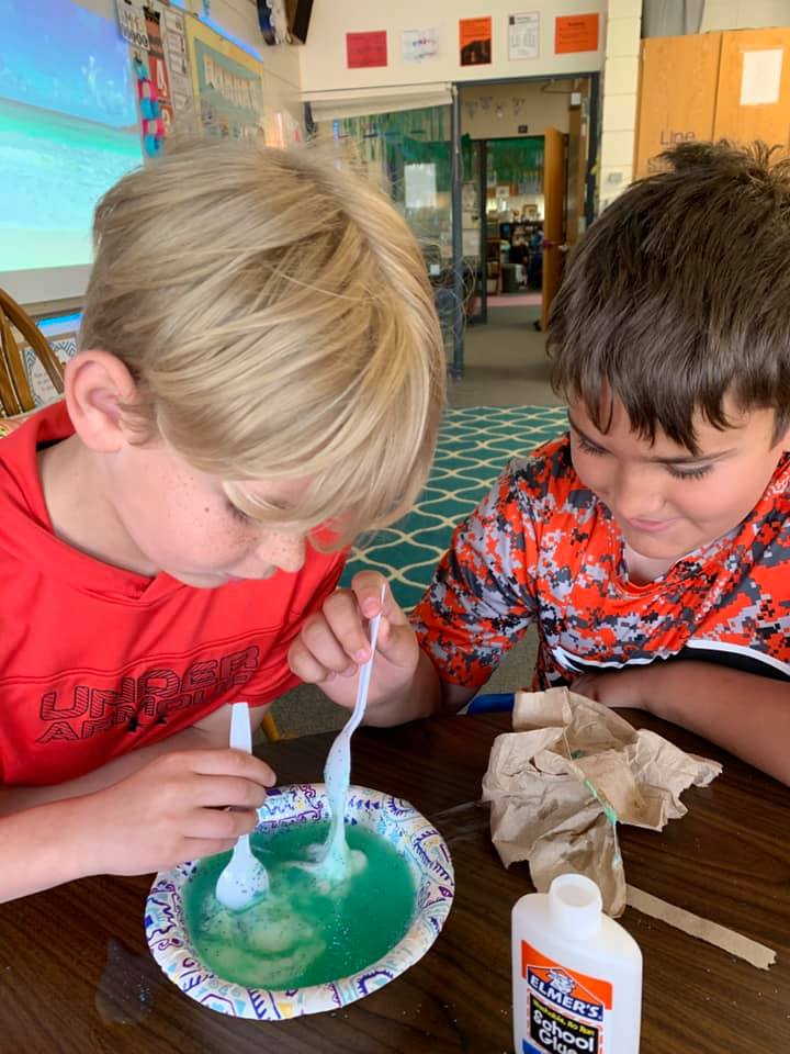 HeightsCCSD's tweet photo. 2nd graders made slime as part of Beach Week! #heights4kids https://t.co/IYsD11xN63