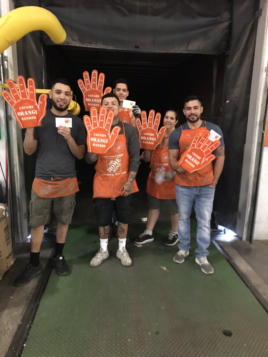 rlc8617_vinnie's tweet photo. Thank you for using team lifts and wearing the proper PPE while offloading the UPS trailer. https://t.co/Y74BqtUmkq