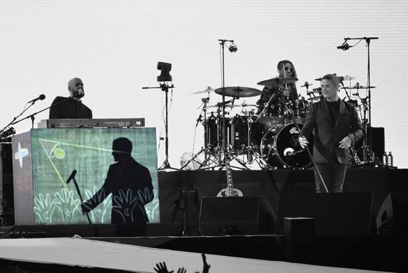 Las sombras no existen sin la luz adecuada, lo mismo pasa con los conciertos…sin vosotros nada de esto tendría sentido. Ya os puedo tocar  #Barcelona #LaGiraBarcelona
#LaGira 
 📸: <a href="/JCARRASCOFOTO/">Jesus Carrasco Foto</a>