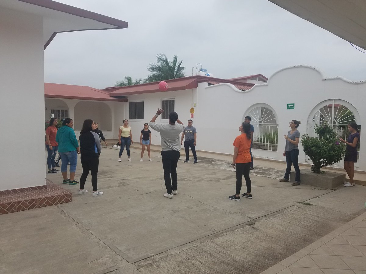 West Leyden in Puerto Vallarta, walked in the door and in 5 min had a game going. That didn't take long! #leydenpride <a href="/tbonuma/">Tatiana Bonuma</a> @JavierVasquezSC <a href="/npolyak/">Nick Polyak</a>