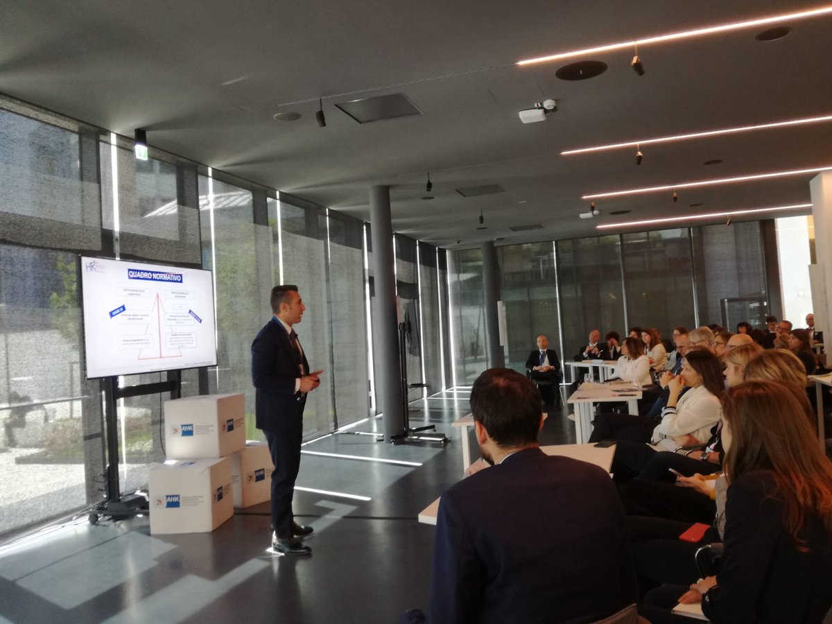 _HrPeople's tweet photo. Al #DigitalDay “HR: Work in Progress” a #Milano del 30 maggio, tra i vari temi si è parlato della #Certificazione di Professione #HR con il Presidente di #HRPeople Raffaele Ferragina
@AHK_Italien @FondazBrodolini #RisorseUmane https://t.co/5dxzqcNXuC