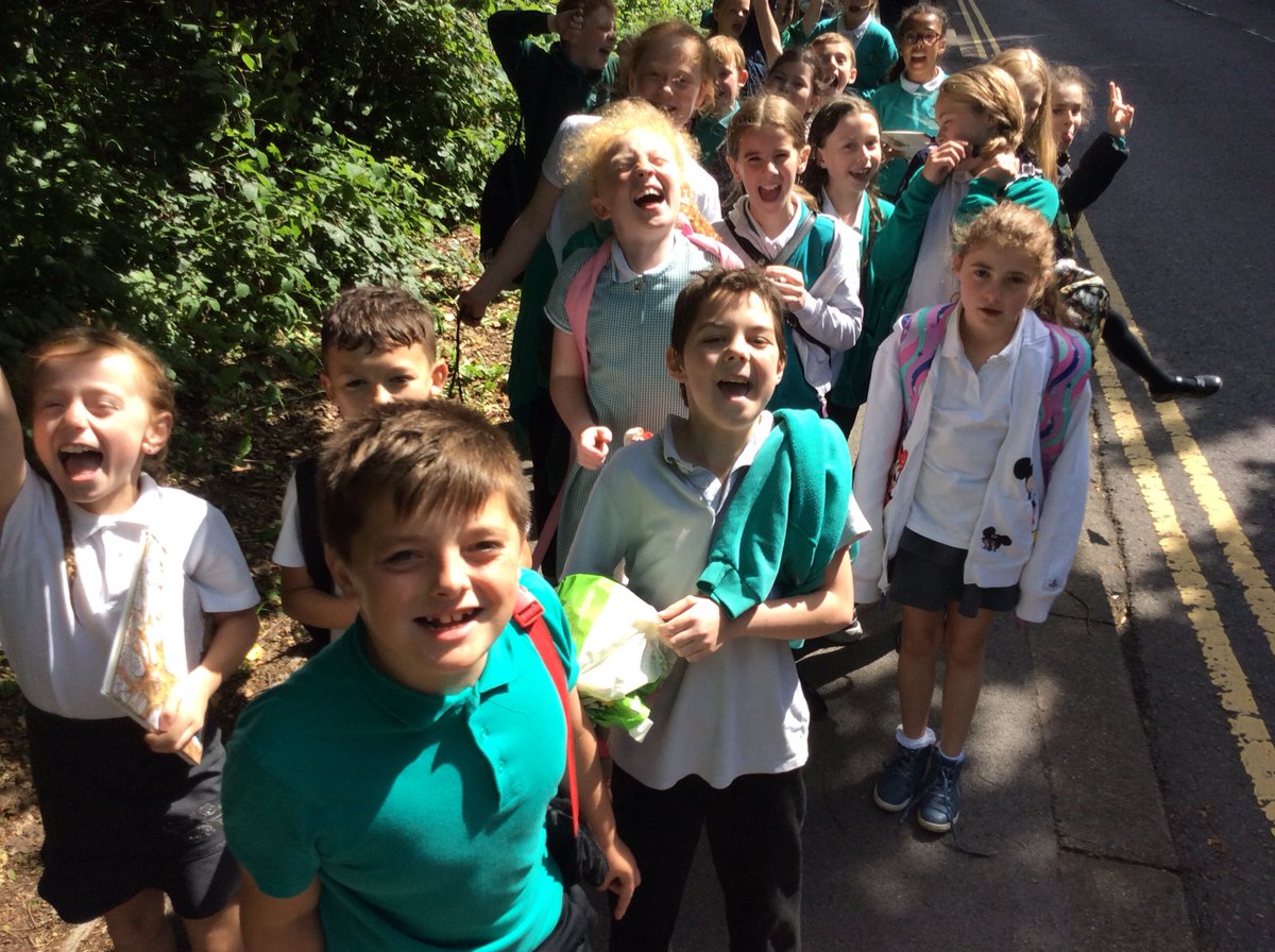 Springwood_Prm's tweet image. Day 3 of swimming lessons make for a very tired but happy Year 4! #springcaernarfon #springpe