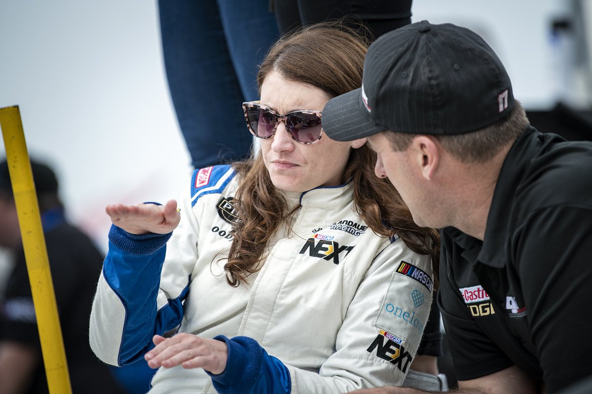 NASCARCanada_'s tweet photo. Hey Race Fans, what do you think @julialandauer and @DJKRacing are talking about here? 🏁
Leave your answers down below ⬇️

D'après vous, de quel sujet @julialandauer et @DJKRacing sont-ils en train de discuter? 
Rédigez vos commentaires ci-dessous ⬇️

#NASCARPintys | #APC200 https://t.co/zW76fs67iK