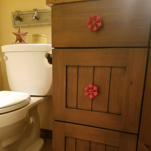 BeansterGoods's tweet photo. ★★★★★ "Used these old faucets to update the hardware in our "Water Works" themed powder room. Love how it all fits together... Thanks a lot!" Kelly P. 
➡️🛍https://t.co/V1HoW1OVK5
#etsy #foundobject #alteredart #diysalvage #oldmetal #cupboardknobs #drawerpulls #cabinetknobs https://t.co/Z4w3gHSbkG