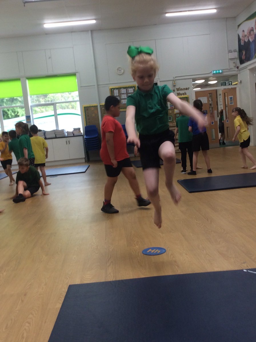 TimbertreeYr4's tweet photo. PE: To confidently perform a long jump. #correcttechnique #athletics #actionshots https://t.co/HdTwG3Dv3Z