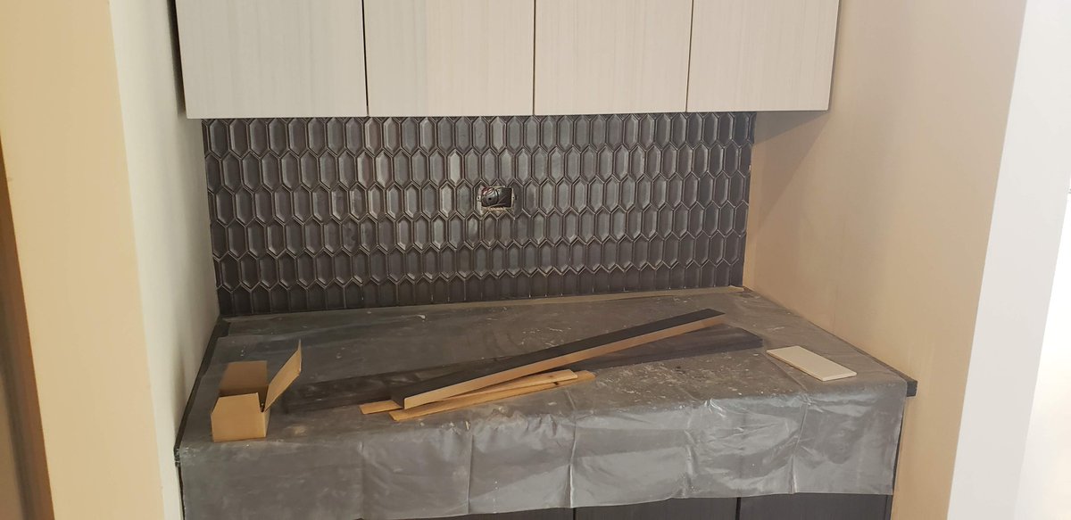 mgbros's tweet photo. -----> Cabinet Installation...>Showroom almost finished....

#mgbros #construction #generalcontractor #cabinets #countertops #residential #commercial #kitchens #white #gray #custom #stock #affordable #backsplash https://t.co/5l3DMlse9d