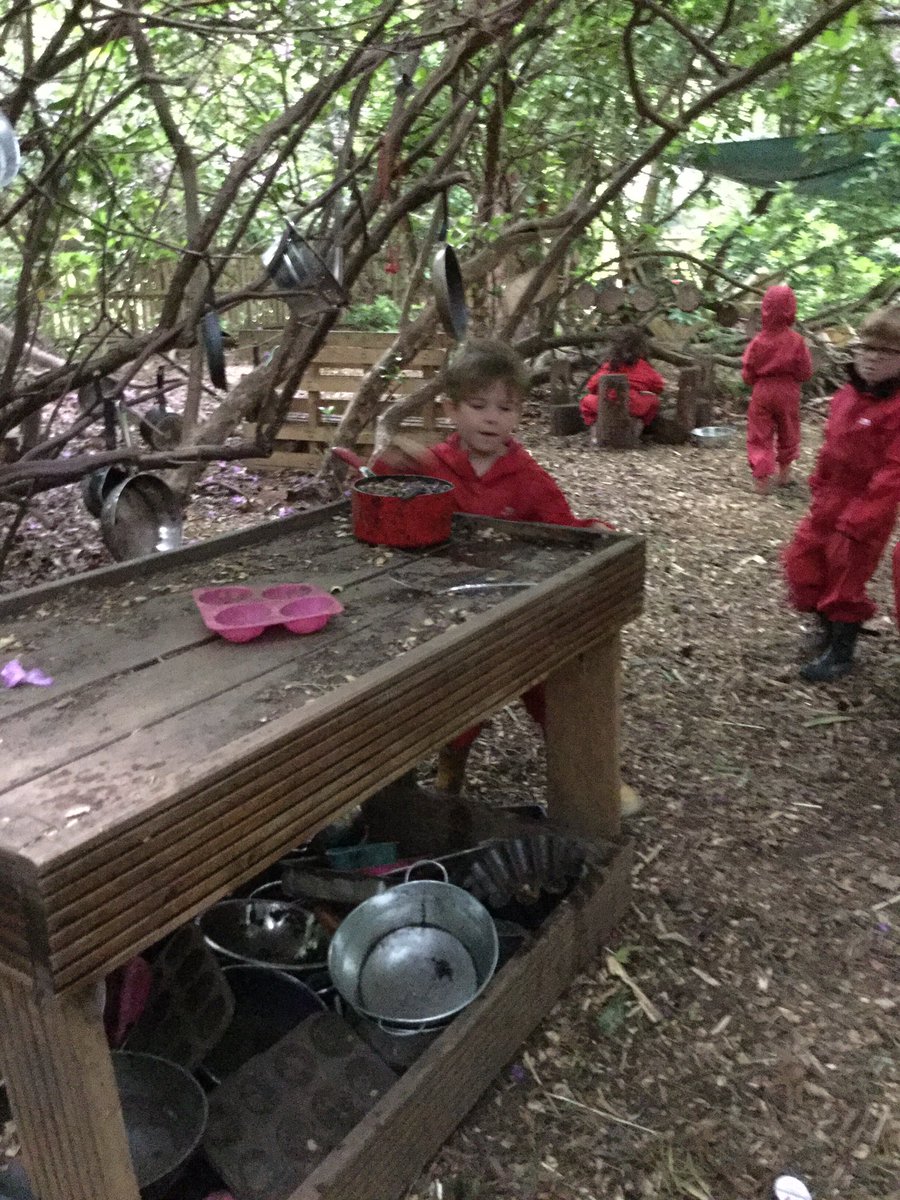 Library_BGS's tweet photo. It was a wet afternoon but nursery had lots of fun at Forest School. They were busy making mud pies and finding bugs. We discussed owls and the children learnt some interesting owl facts. #BGS_forestschool #BGS_nursery #BGS_creative https://t.co/YuKej4wU9r