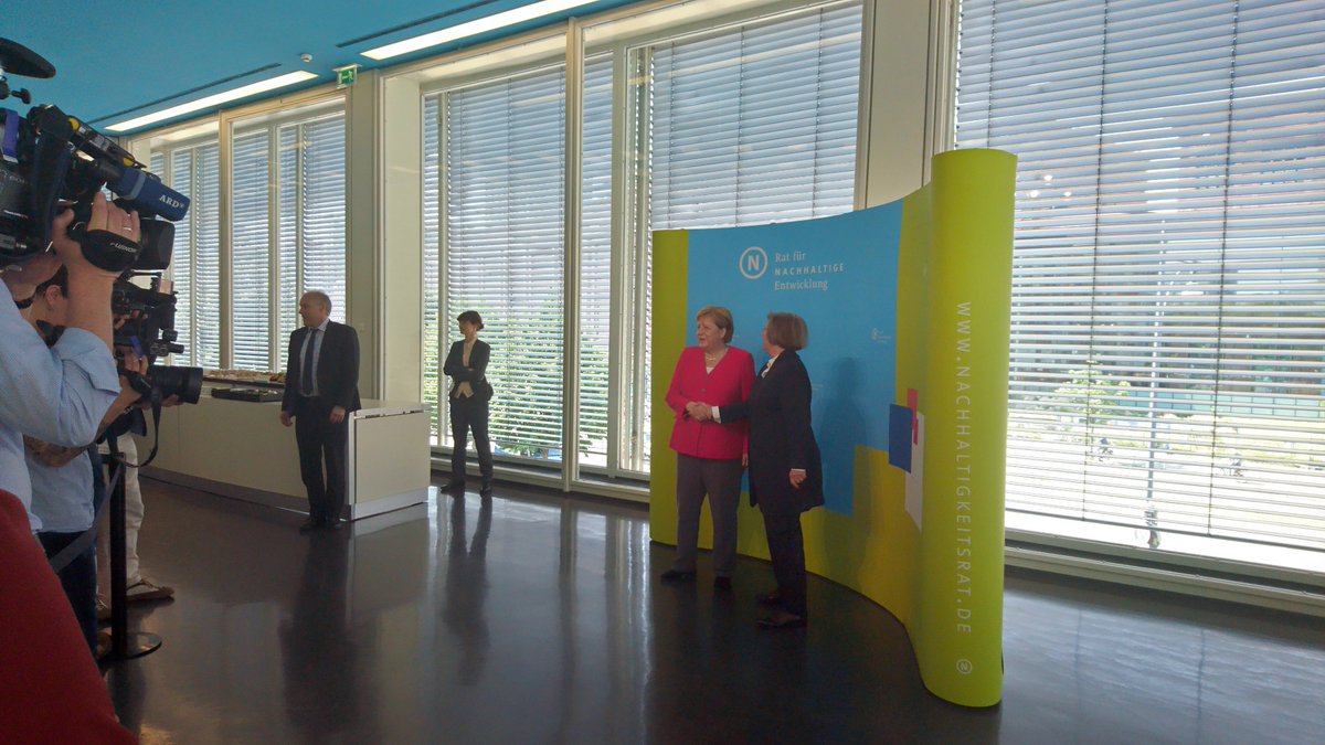dieMediaCompany's tweet photo. Ein spannender und inspirierender Tag auf der #RNE19 Jahreskonferenz des @RNE_DE liegt hinter uns.
Unter dem Motto: #Zukunft zur #Heimat machen sprachen u.a. @bundeskanzlerin und @BlaBlaJakob von @FridayForFuture  über Herausforderungen der Politik und Wege aus der Klimakrise. https://t.co/zhHuyRZk37
