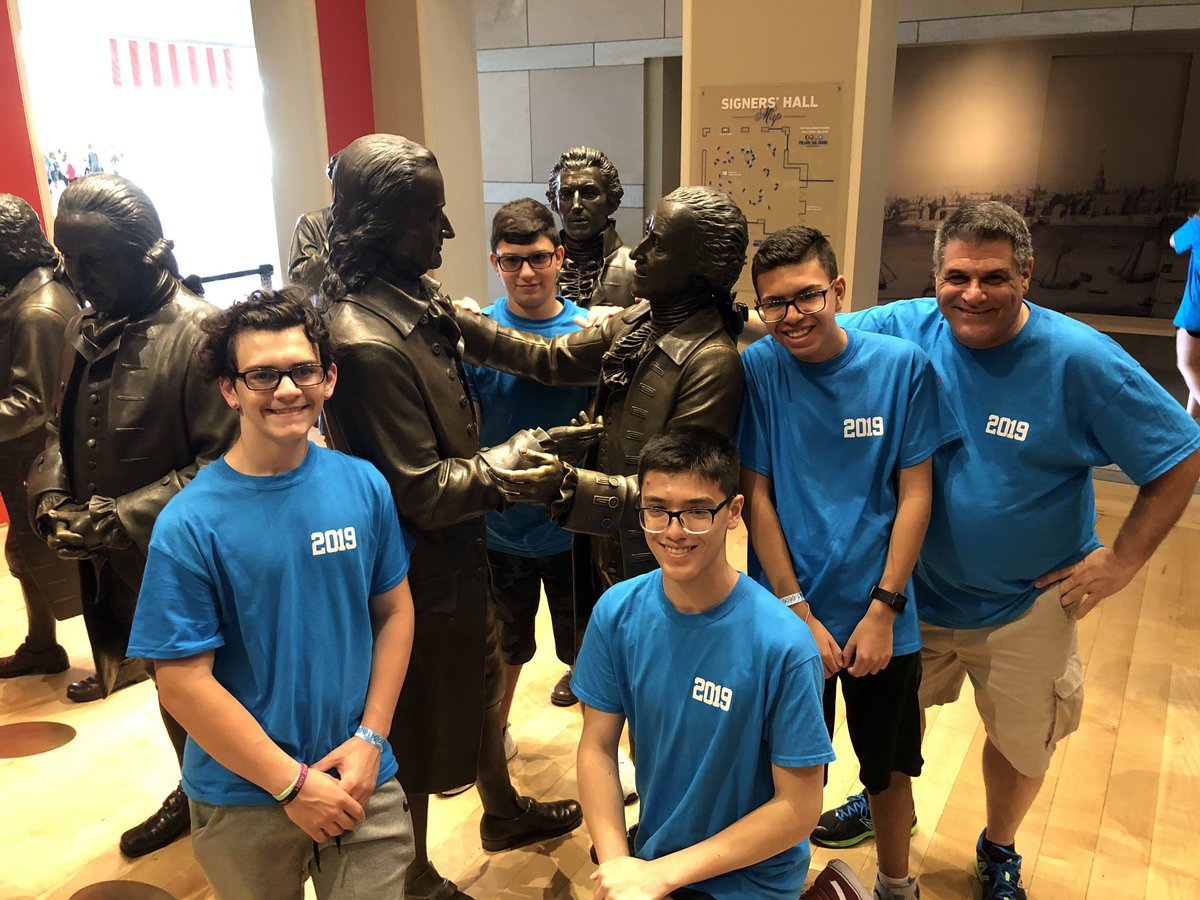 mrs_vanvleet_wb's tweet image. Fourth stop for Bus #1 - Signers’ Hall #philly #8thgradetrip @WestBrook_Param