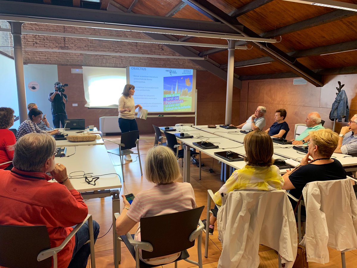 citilab's tweet photo. En motiu del #DiaMundialMediAmbient 🌳🌷, els membres del @Seniorlab, la comunitat de majors de 55 anys del Citilab, s’impliquen en una sessió de #mapatge col.laboratiu d’#EcoPunts de #Cornellà!
Responsables del projecte #CornellàNatura inauguren l’activitat!👏
#EcoPuntsGaia https://t.co/Qg5ahfafmR