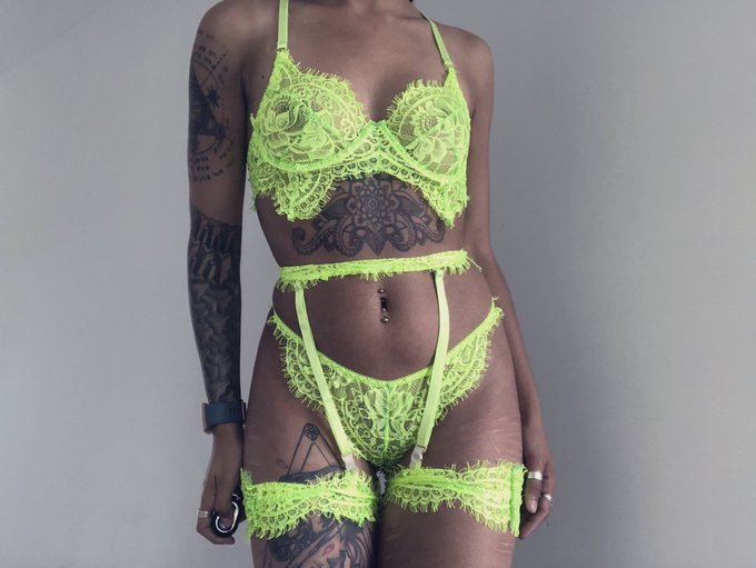 For a girl who only wears grey I&rsquo;m starting a love affair with neon green https://t.co/ToLB5VW8xc