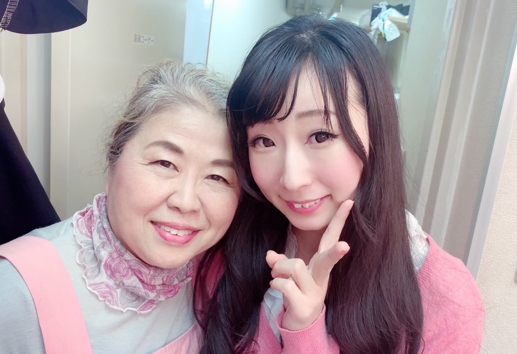 相川なつ Twitter પર 若狭園 ワカサギ役の横井寛典さんと 若狭満知子役の岡本嘉子さん 横井さんはとってもノリがよくてみんなのムードメーカーです 独特の空気で舞台上でも一際存在感があります 岡本さん 優しくて面白くて可愛らしいお方 ご一緒できて